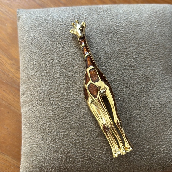 LC Liz Claiborne Giraffe Brooch Pin Enamel Gold Tone Statement - Picture 4 of 4